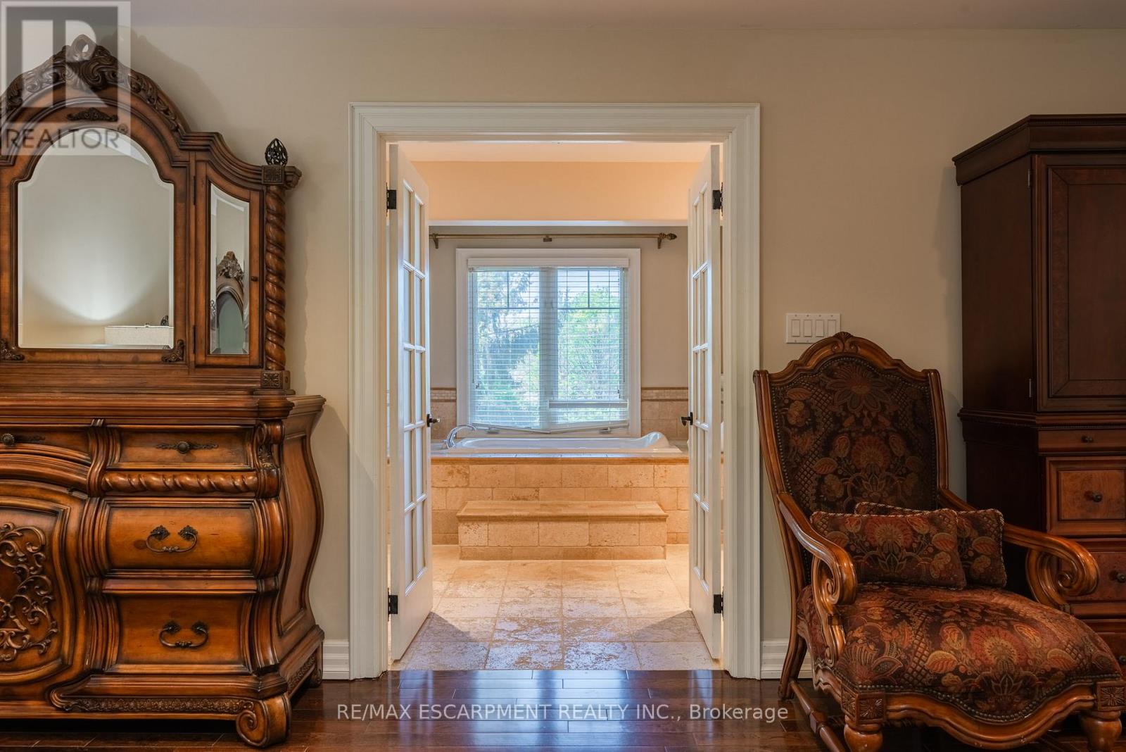 1034 Lakeshore Road W, Mississauga, Ontario  L5H 4E8 - Photo 24 - W12287746