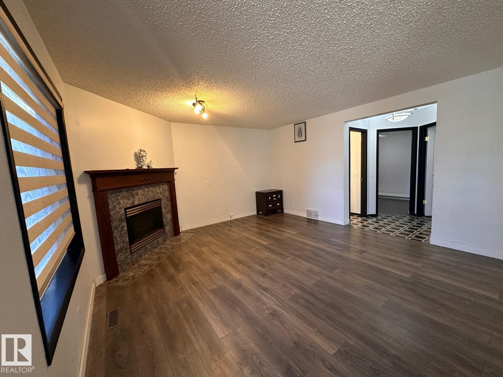 5304 190 St Nw, Edmonton, Alberta  T6M 2L2 - Photo 2 - E4462041