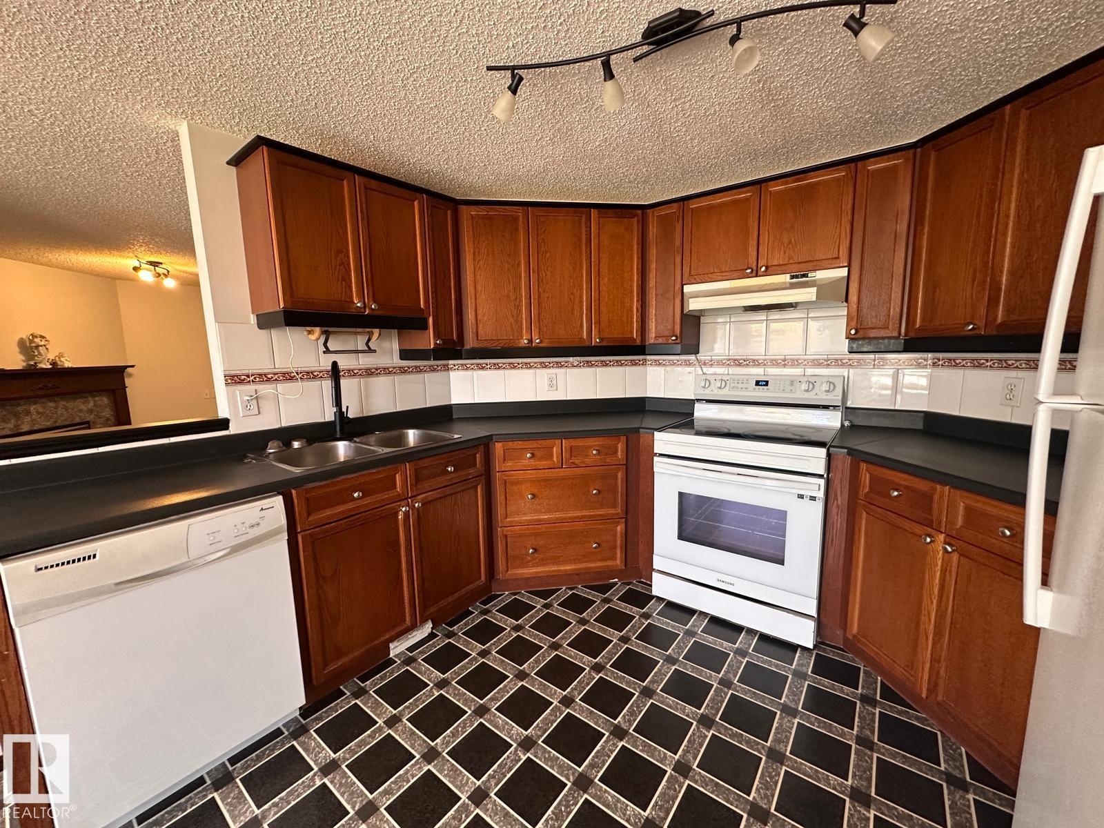 5304 190 St Nw, Edmonton, Alberta  T6M 2L2 - Photo 4 - E4462041