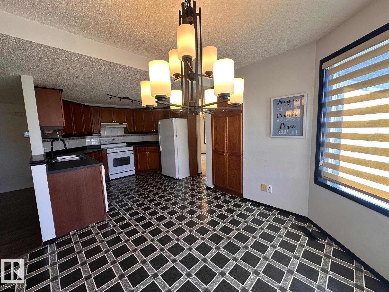 5304 190 St Nw, Edmonton, Alberta  T6M 2L2 - Photo 5 - E4462041