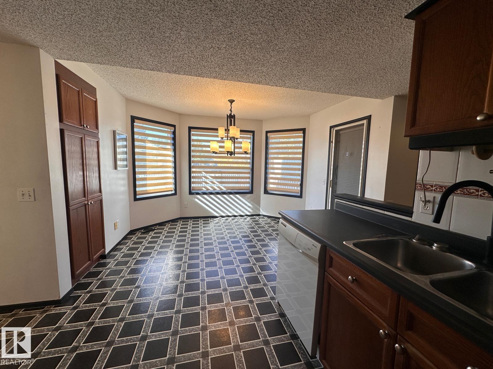 5304 190 St Nw, Edmonton, Alberta  T6M 2L2 - Photo 6 - E4462041