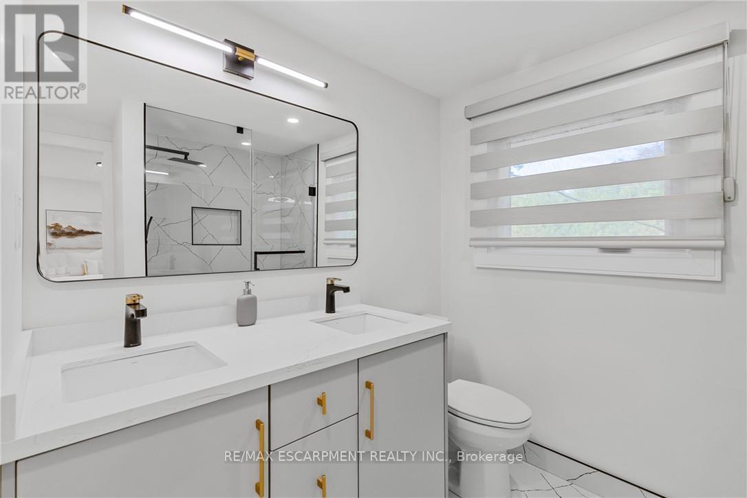 257 Strathcona Drive, Burlington, Ontario  L7L 2C9 - Photo 23 - W12461448