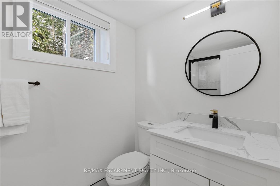 257 Strathcona Drive, Burlington, Ontario  L7L 2C9 - Photo 36 - W12461448