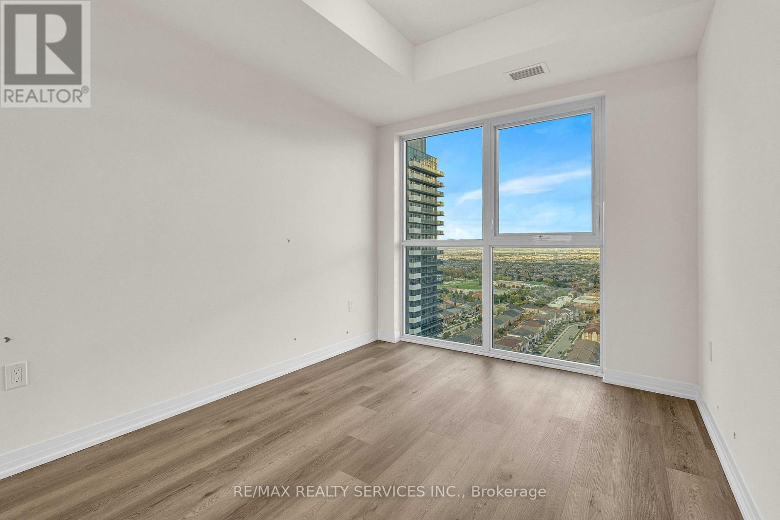 2601 - 15 Watergarden Drive, Mississauga, Ontario  L5R 0H4 - Photo 11 - W12461454
