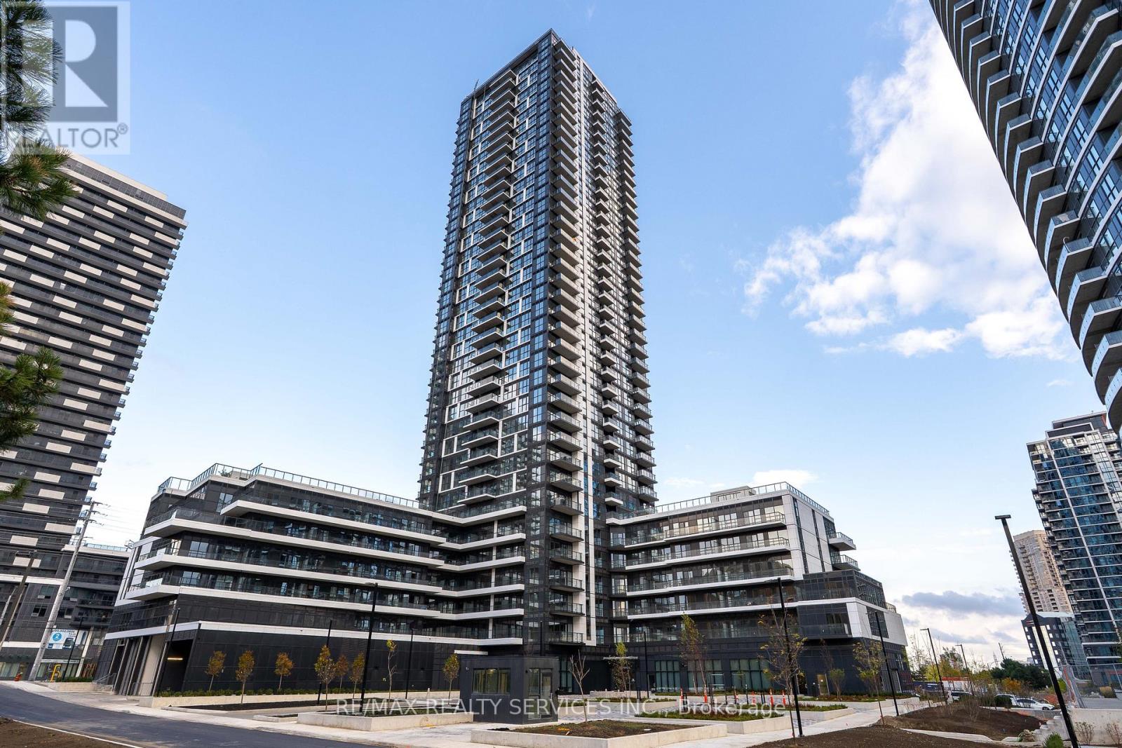 2601 - 15 Watergarden Drive, Mississauga, Ontario  L5R 0H4 - Photo 2 - W12461454