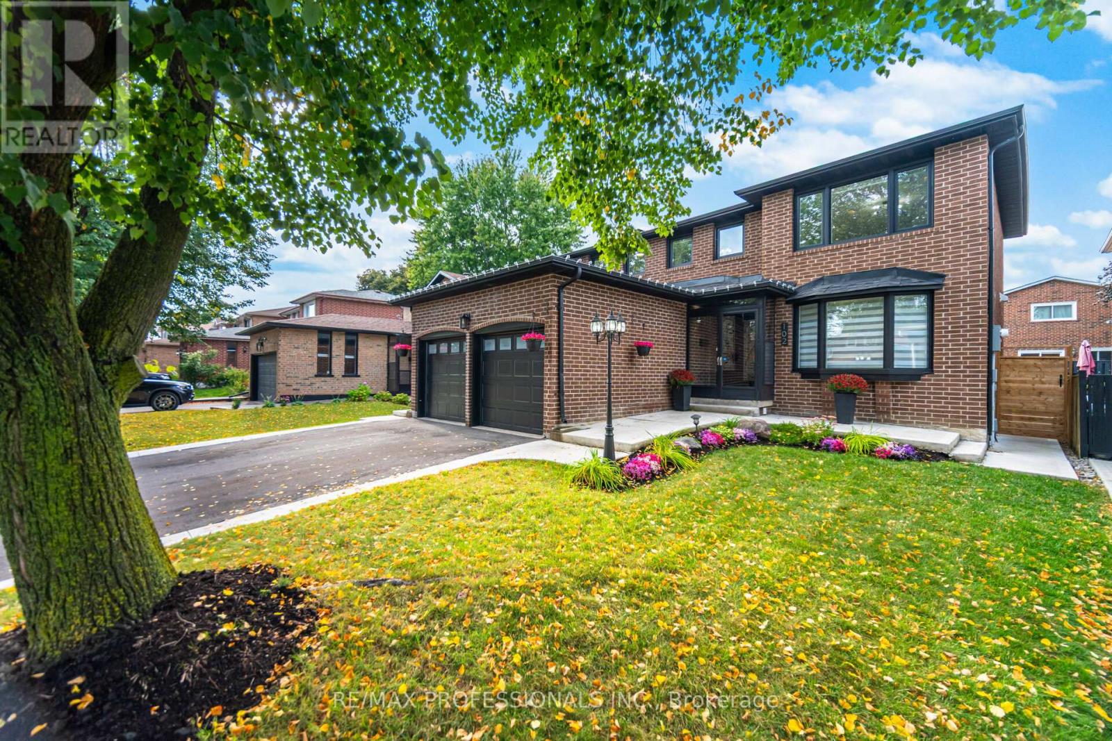 102 Tanager Square, Brampton, Ontario  L6Z 1X2 - Photo 1 - W12461466