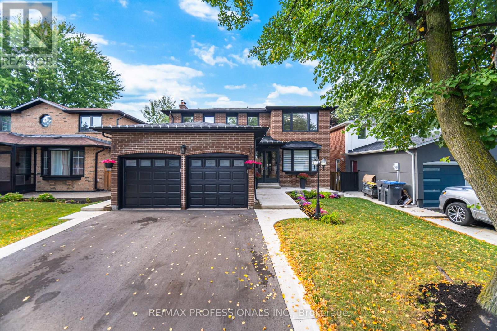 102 Tanager Square, Brampton, Ontario  L6Z 1X2 - Photo 2 - W12461466