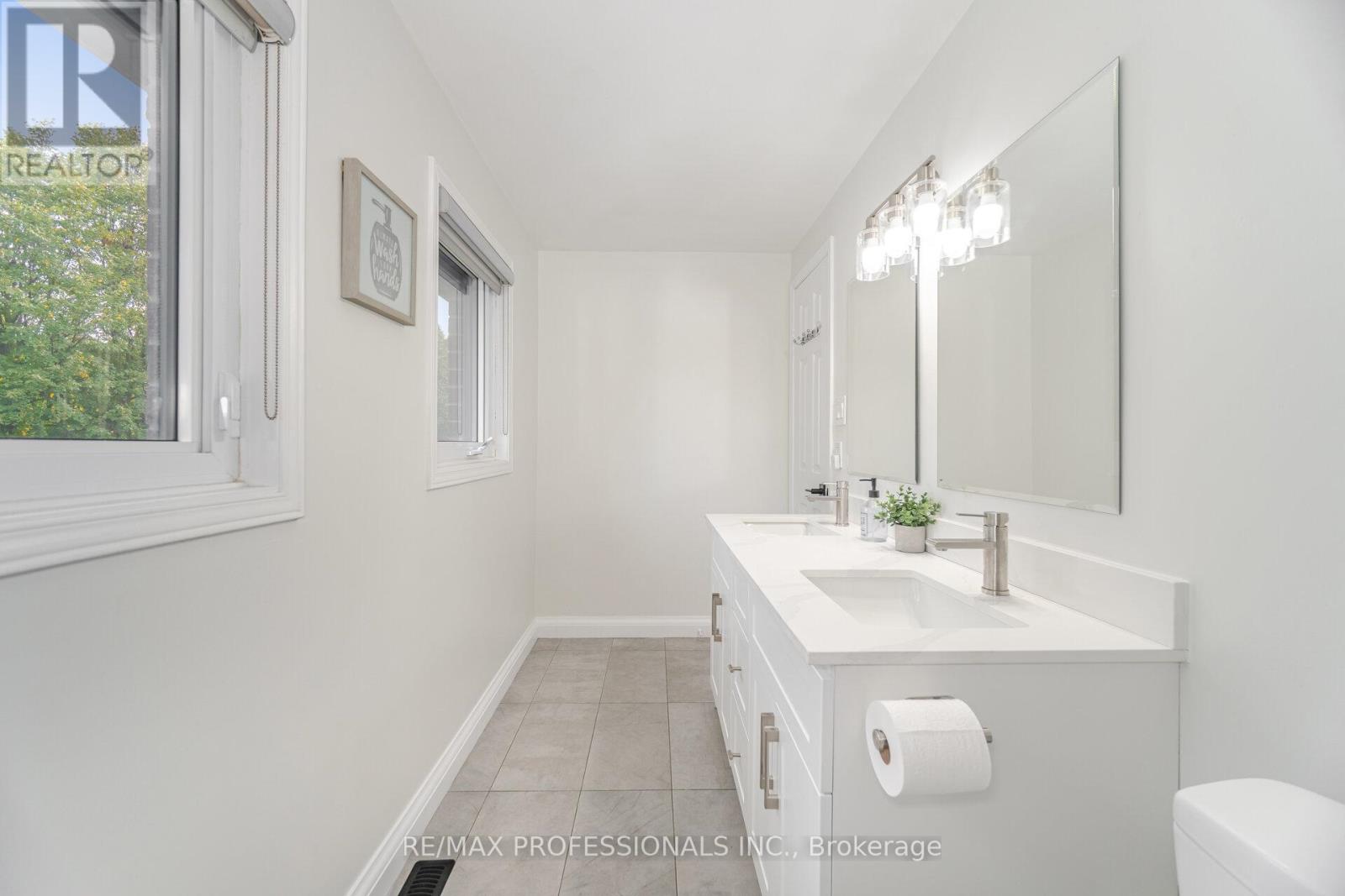 102 Tanager Square, Brampton, Ontario  L6Z 1X2 - Photo 33 - W12461466