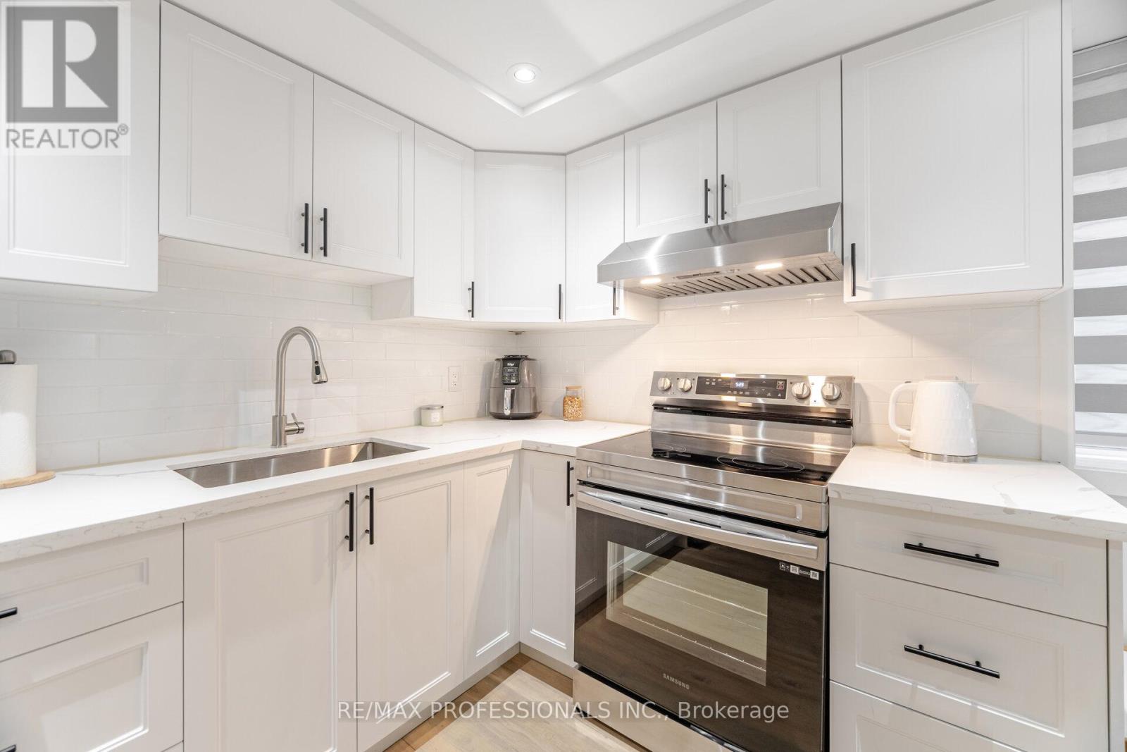 102 Tanager Square, Brampton, Ontario  L6Z 1X2 - Photo 38 - W12461466