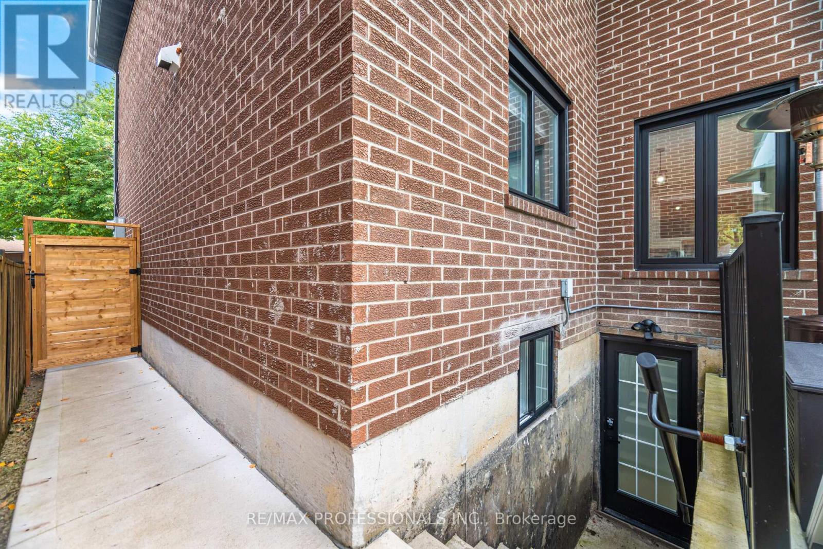 102 Tanager Square, Brampton, Ontario  L6Z 1X2 - Photo 45 - W12461466