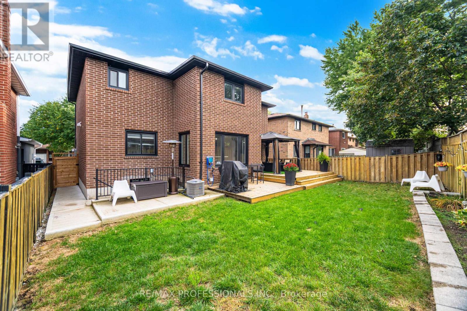 102 Tanager Square, Brampton, Ontario  L6Z 1X2 - Photo 46 - W12461466