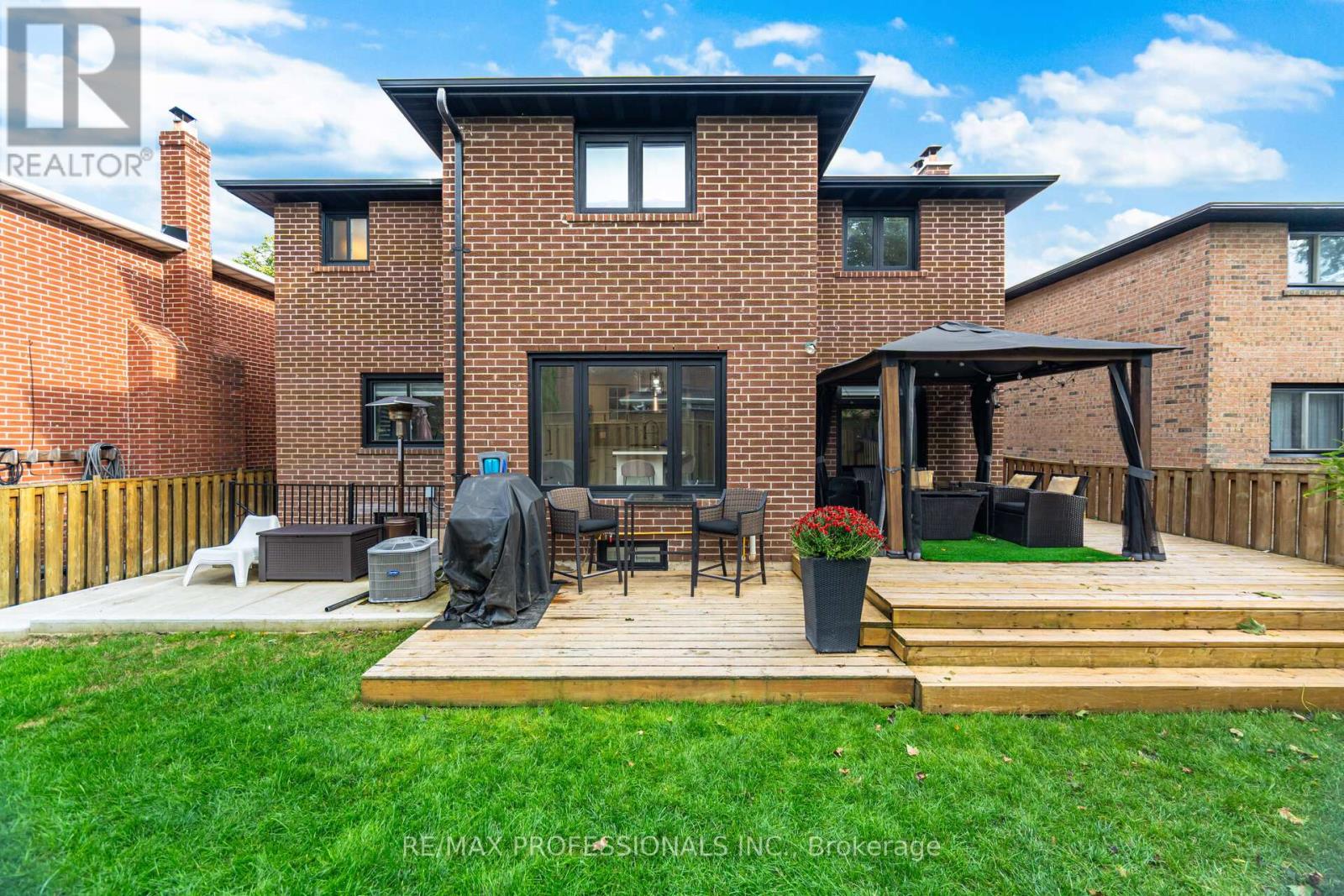 102 Tanager Square, Brampton, Ontario  L6Z 1X2 - Photo 50 - W12461466