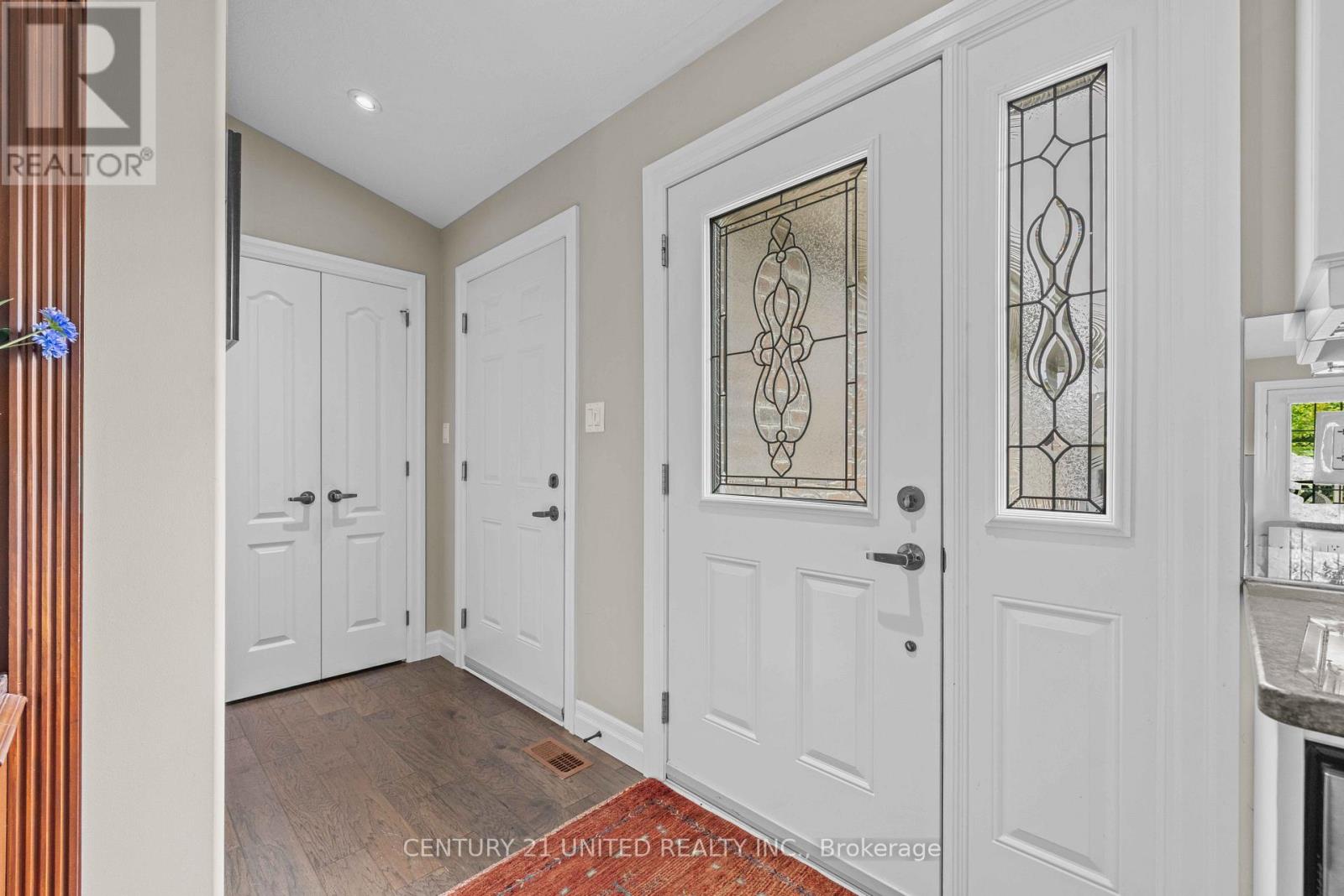 160 - 301 Carnegie Avenue, Peterborough (Northcrest Ward 5), Ontario  K9L 0E9 - Photo 6 - X12366899