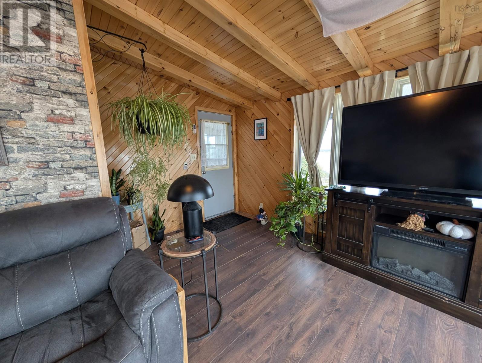 637 Highway 335, West Pubnico, Nova Scotia  B0W 3S0 - Photo 8 - 202525787