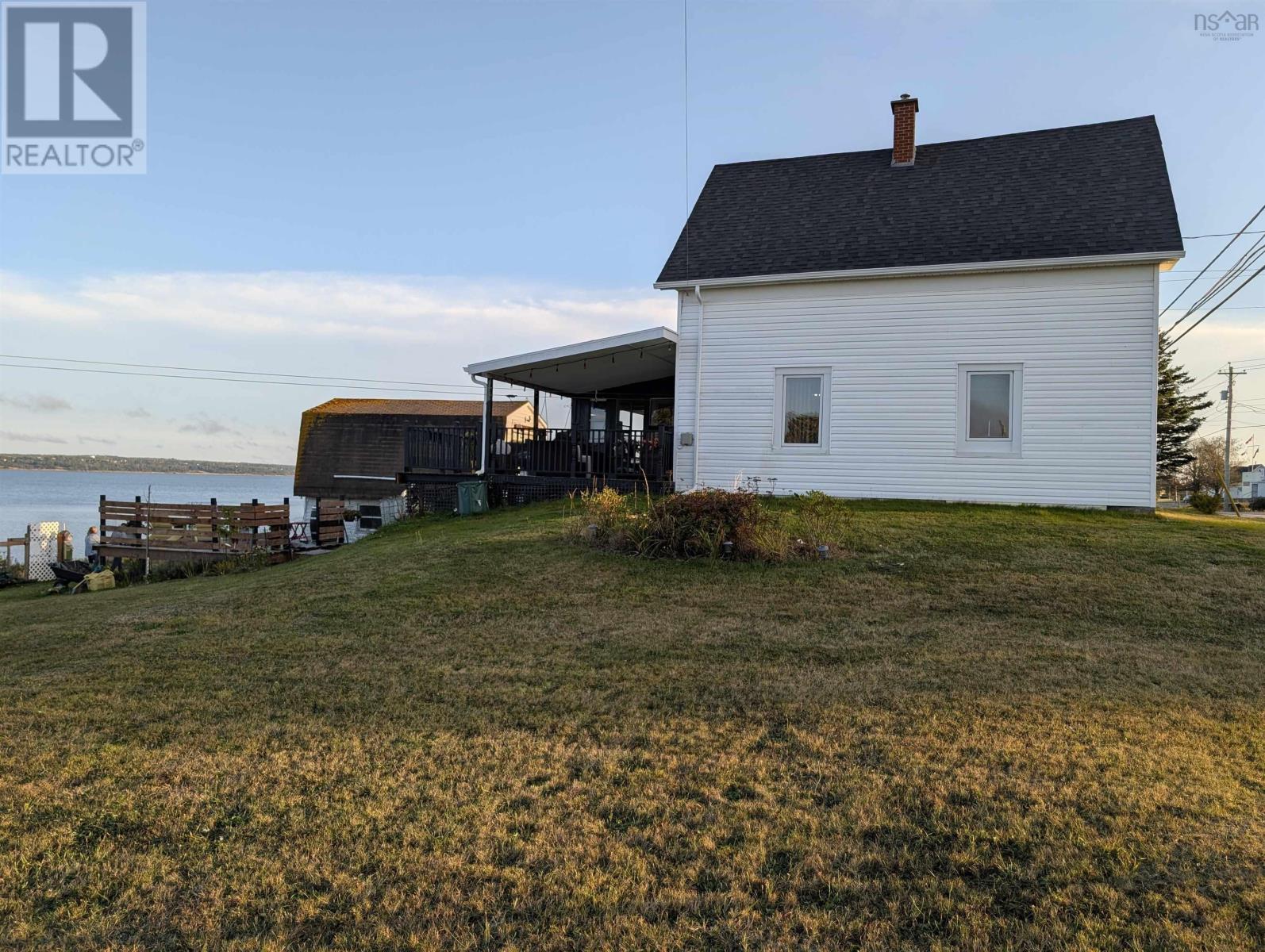 637 Highway 335, West Pubnico, Nova Scotia  B0W 3S0 - Photo 3 - 202525787