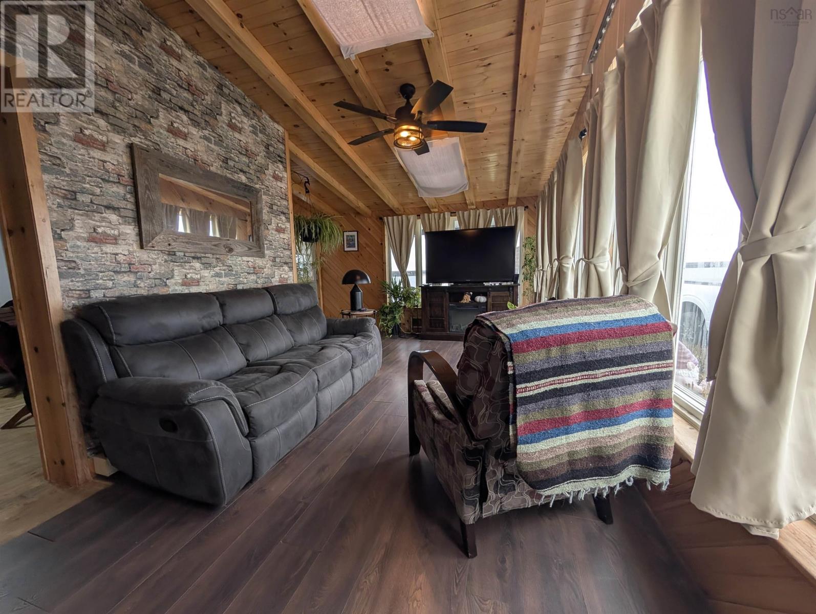 637 Highway 335, West Pubnico, Nova Scotia  B0W 3S0 - Photo 7 - 202525787