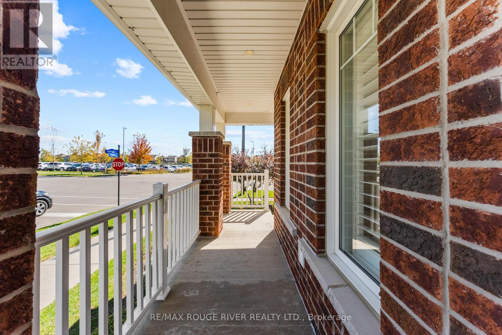 326 Seabrook Drive, Kitchener, Ontario  N2R 0L8 - Photo 4 - X12461413