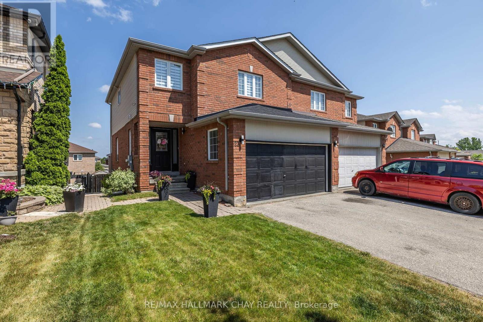 23 Smith Street, Bradford West Gwillimbury, Ontario  L3Z 3E1 - Photo 1 - X12461468