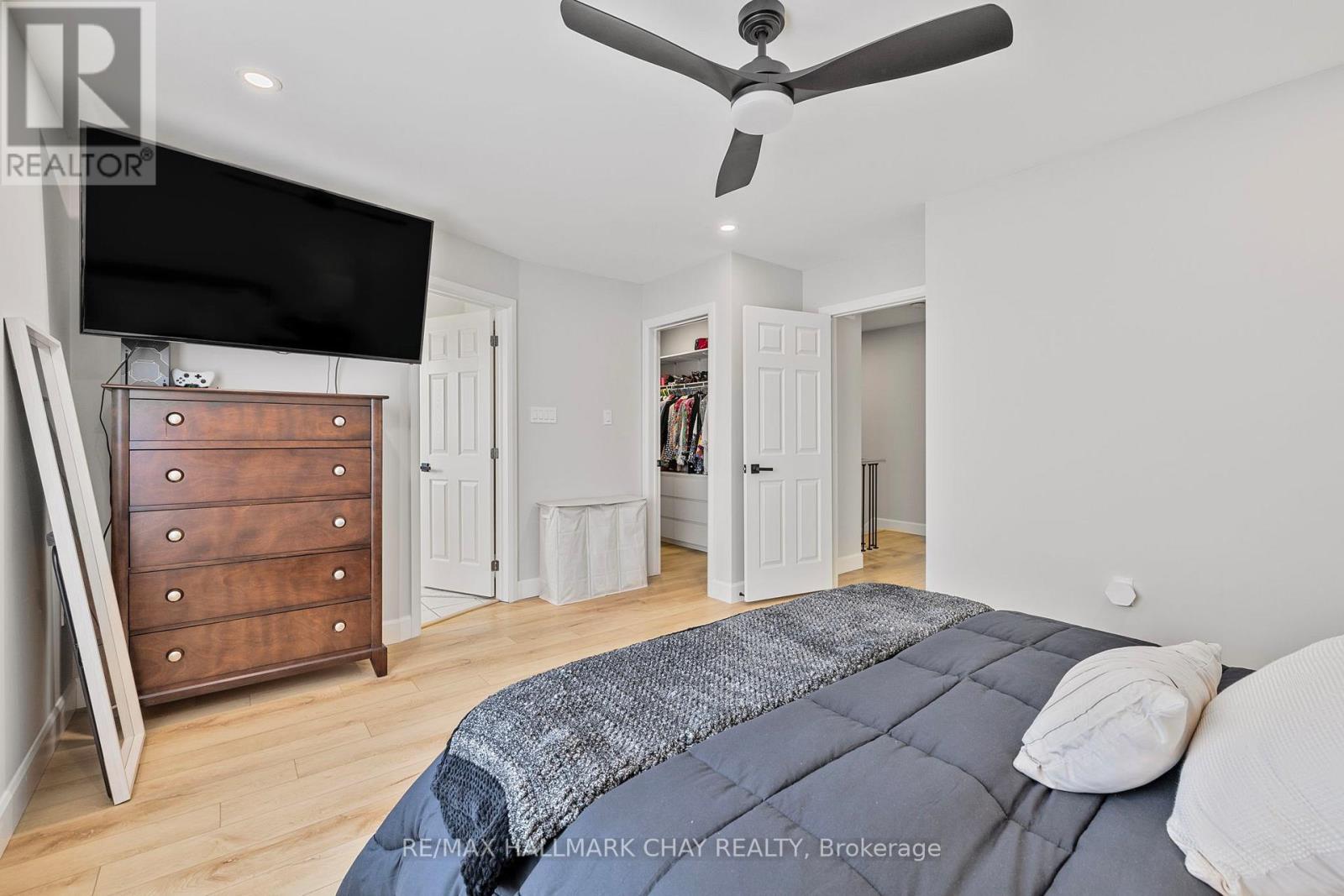 23 Smith Street, Bradford West Gwillimbury, Ontario  L3Z 3E1 - Photo 12 - X12461468