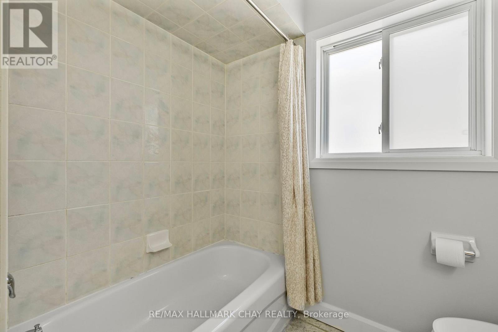 23 Smith Street, Bradford West Gwillimbury, Ontario  L3Z 3E1 - Photo 20 - X12461468