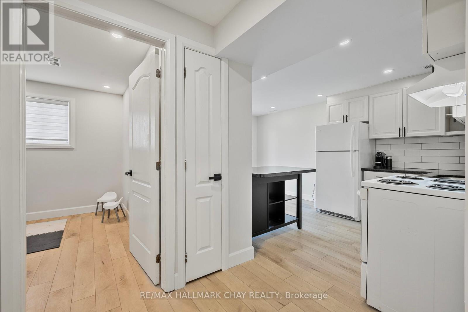 23 Smith Street, Bradford West Gwillimbury, Ontario  L3Z 3E1 - Photo 21 - X12461468