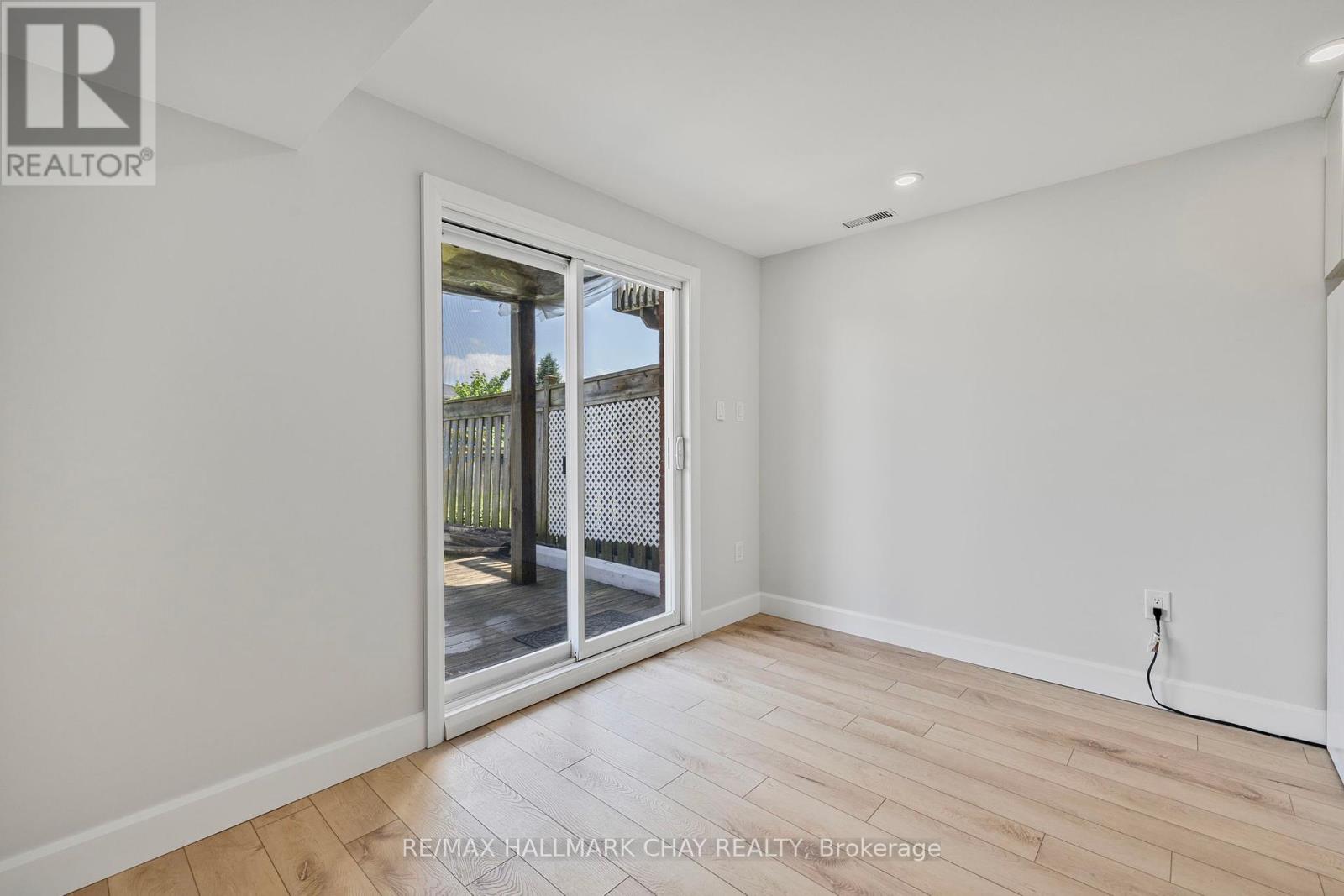 23 Smith Street, Bradford West Gwillimbury, Ontario  L3Z 3E1 - Photo 25 - X12461468
