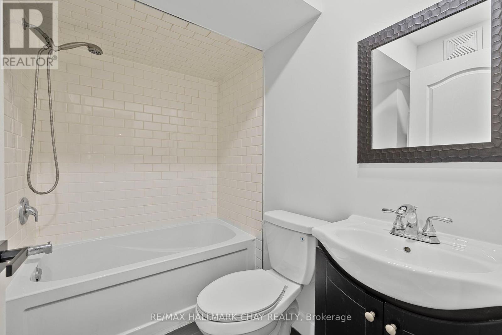 23 Smith Street, Bradford West Gwillimbury, Ontario  L3Z 3E1 - Photo 27 - X12461468