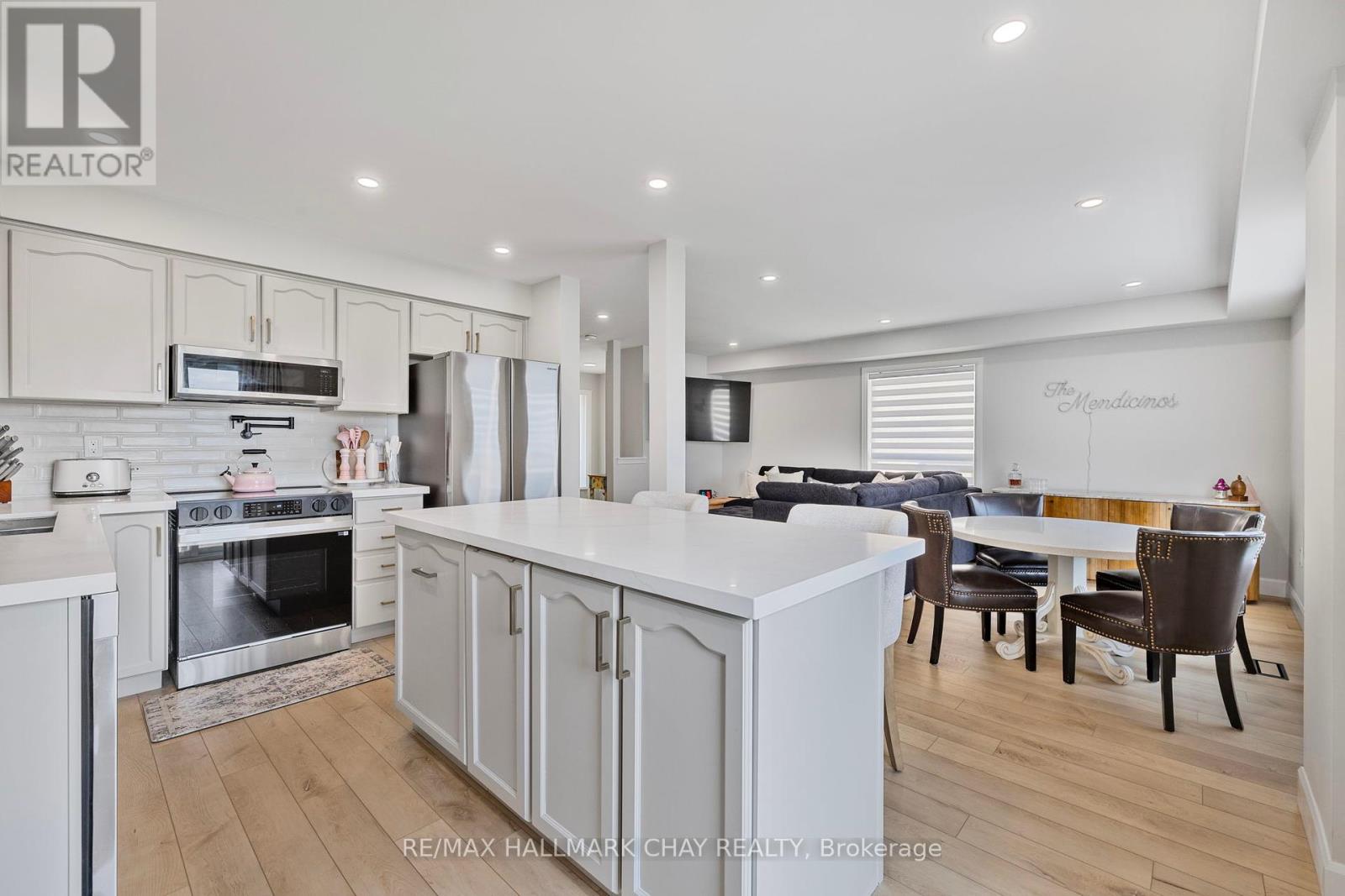 23 Smith Street, Bradford West Gwillimbury, Ontario  L3Z 3E1 - Photo 3 - X12461468
