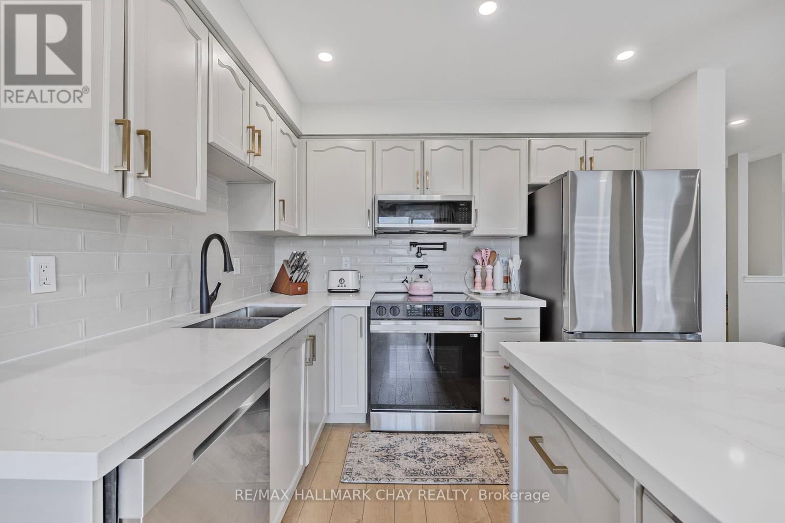 23 Smith Street, Bradford West Gwillimbury, Ontario  L3Z 3E1 - Photo 4 - X12461468