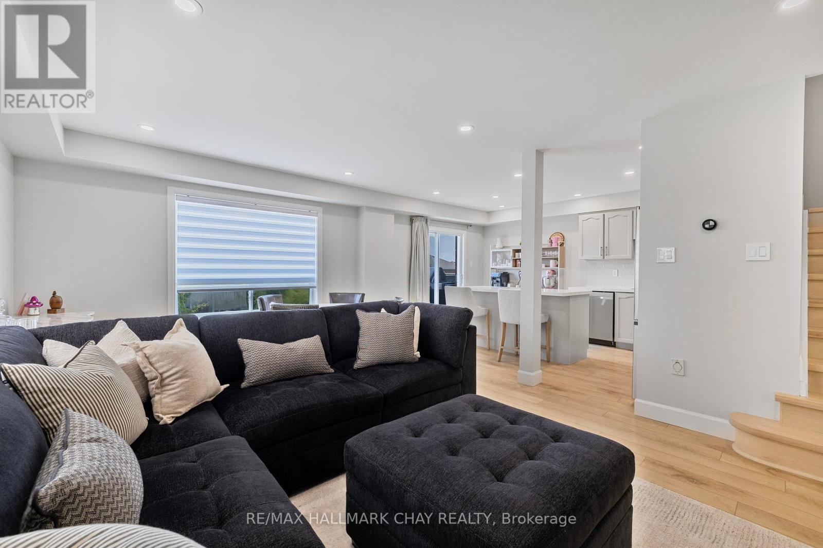 23 Smith Street, Bradford West Gwillimbury, Ontario  L3Z 3E1 - Photo 6 - X12461468