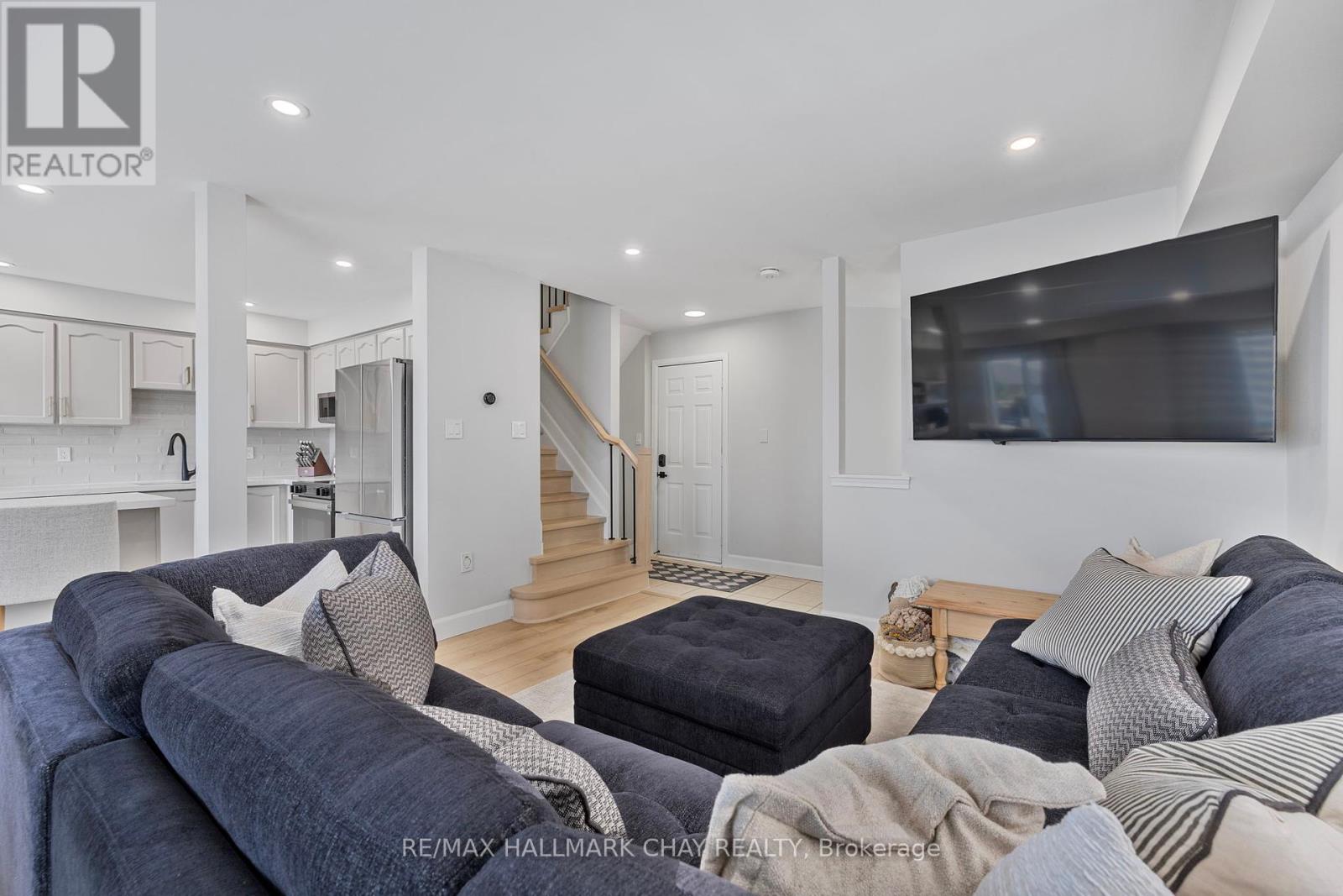 23 Smith Street, Bradford West Gwillimbury, Ontario  L3Z 3E1 - Photo 7 - X12461468