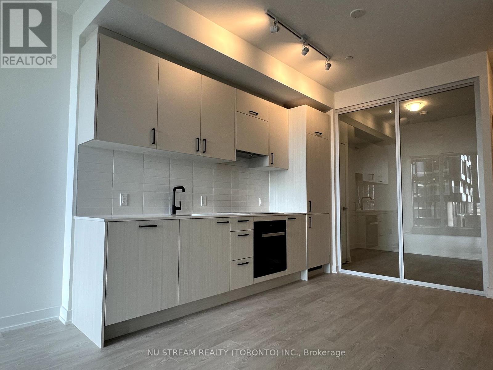 624 - 1 Kyle Lowry Road, Toronto, Ontario  M3C 0S6 - Photo 3 - C12461486