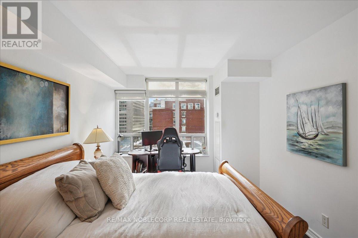 1001 - 60 St.clair Avenue W, Toronto (Yonge-St. Clair), Ontario  M4V 1M1 - Photo 25 - C12461520