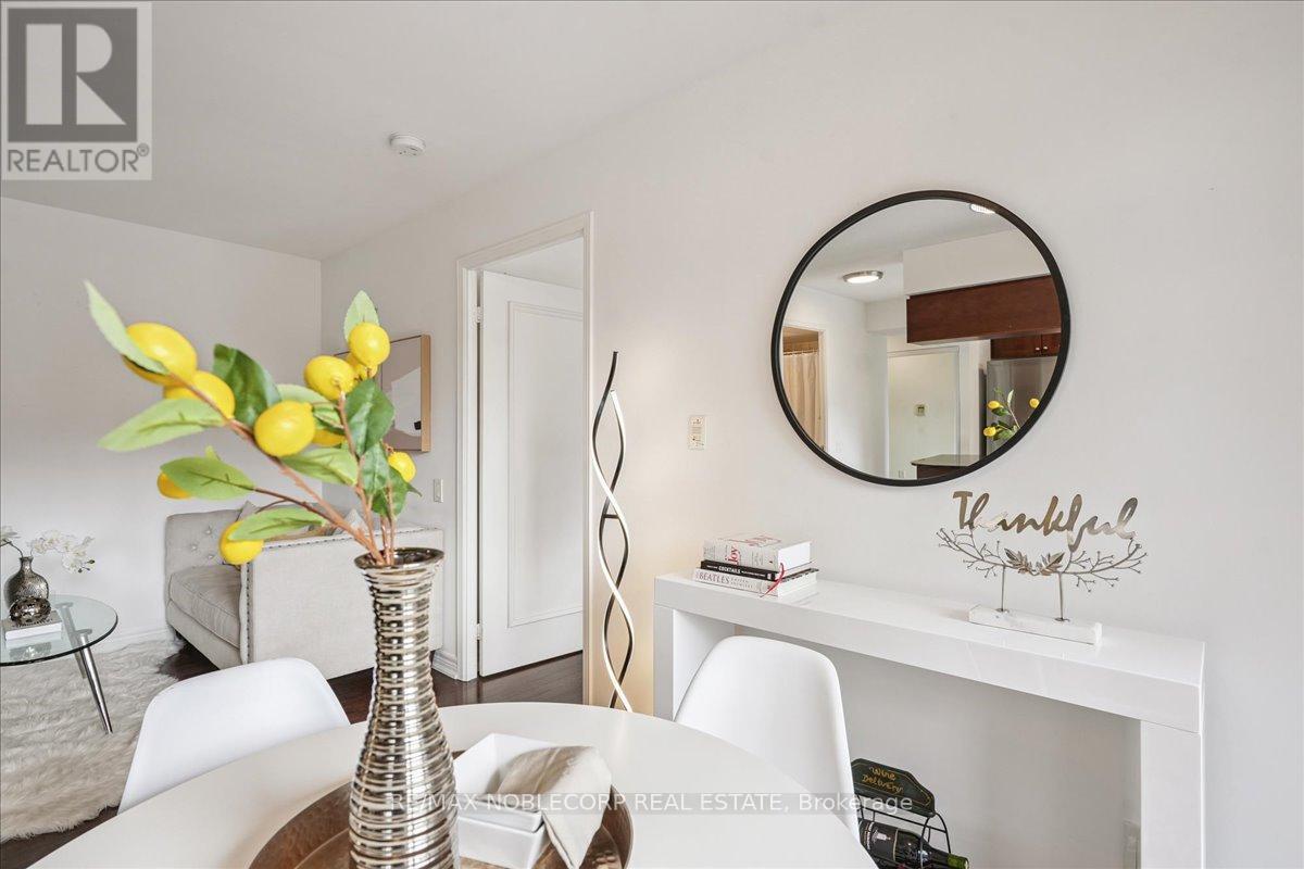 1001 - 60 St.clair Avenue W, Toronto (Yonge-St. Clair), Ontario  M4V 1M1 - Photo 31 - C12461520