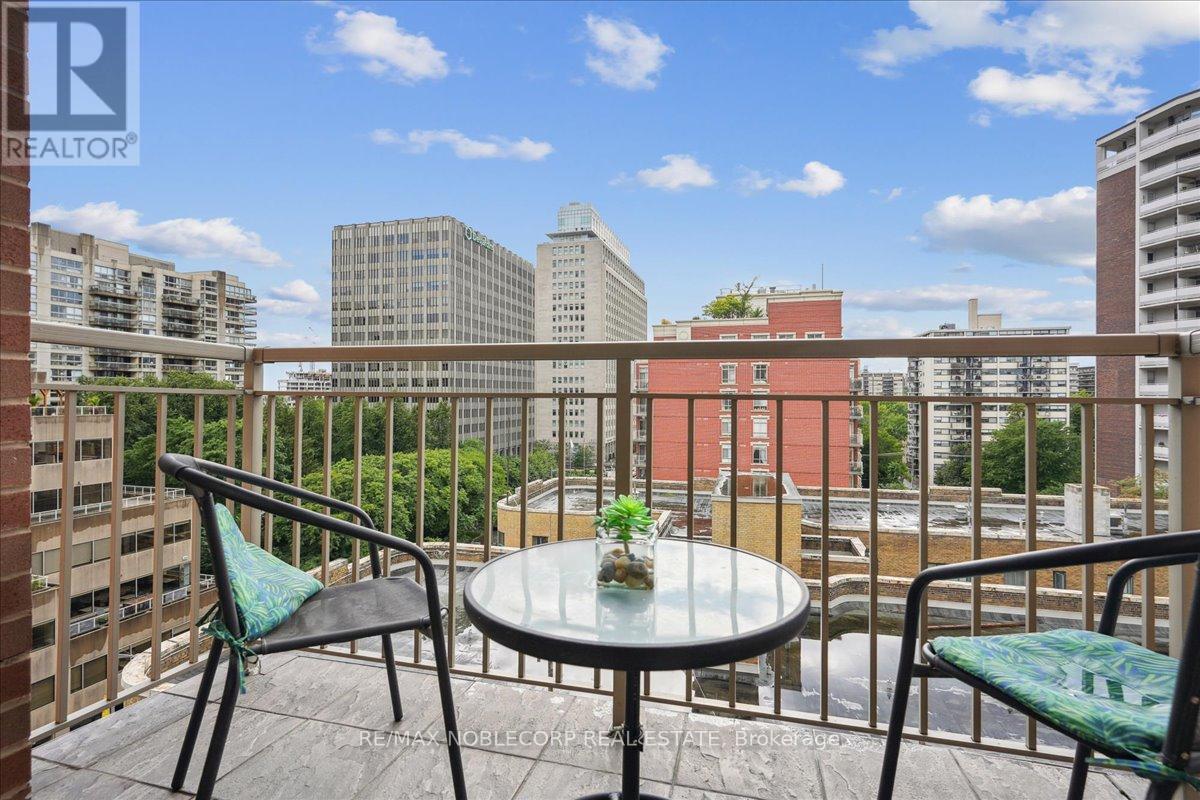 1001 - 60 St.clair Avenue W, Toronto (Yonge-St. Clair), Ontario  M4V 1M1 - Photo 33 - C12461520