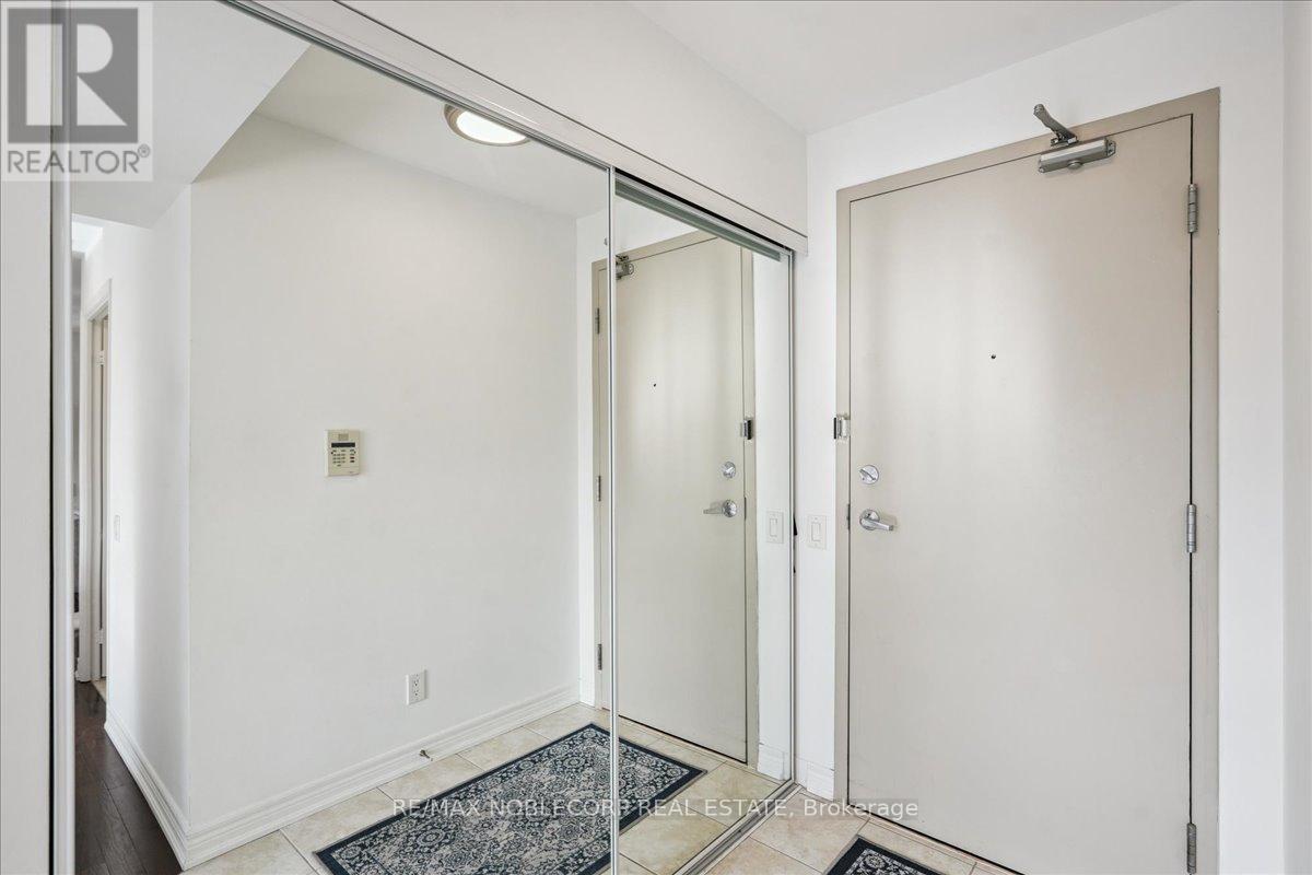 1001 - 60 St.clair Avenue W, Toronto (Yonge-St. Clair), Ontario  M4V 1M1 - Photo 8 - C12461520
