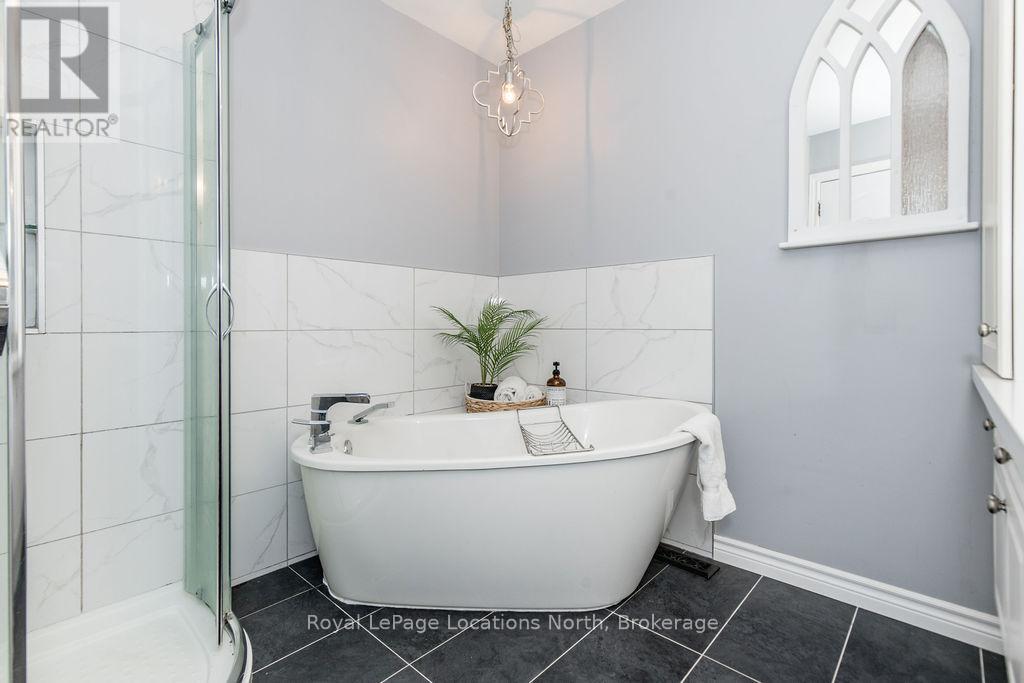 88 61st Street S, Wasaga Beach, Ontario  L9Z 2Z3 - Photo 22 - S12461505