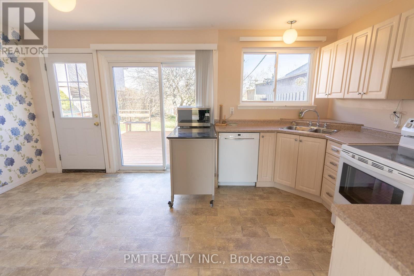 728 Krosno Boulevard, Pickering, Ontario  L1W 1G3 - Photo 5 - E12461554