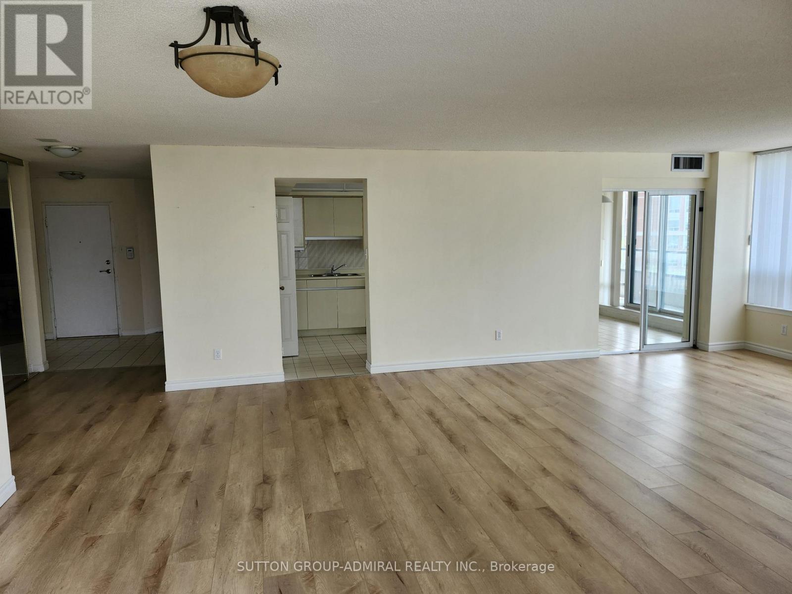 910 - 120 Promenade Circle, Vaughan, Ontario  L4J 7W9 - Photo 12 - N12461550