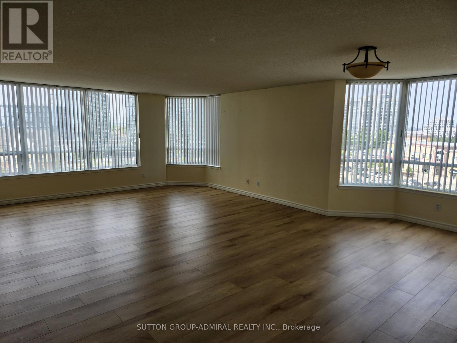 910 - 120 Promenade Circle, Vaughan, Ontario  L4J 7W9 - Photo 13 - N12461550