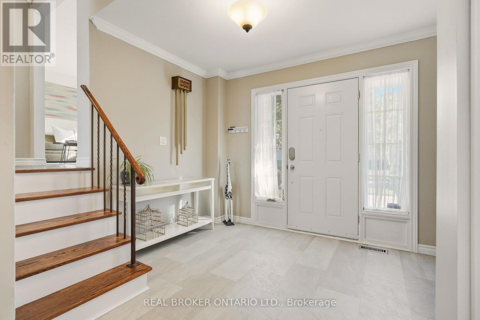 33 Porter Crescent, Barrie, Ontario  L4M 5H8 - Photo 3 - S12461533