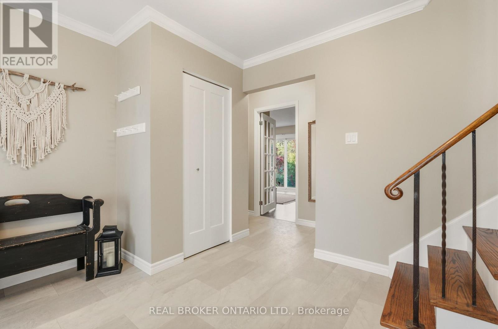 33 Porter Crescent, Barrie, Ontario  L4M 5H8 - Photo 4 - S12461533