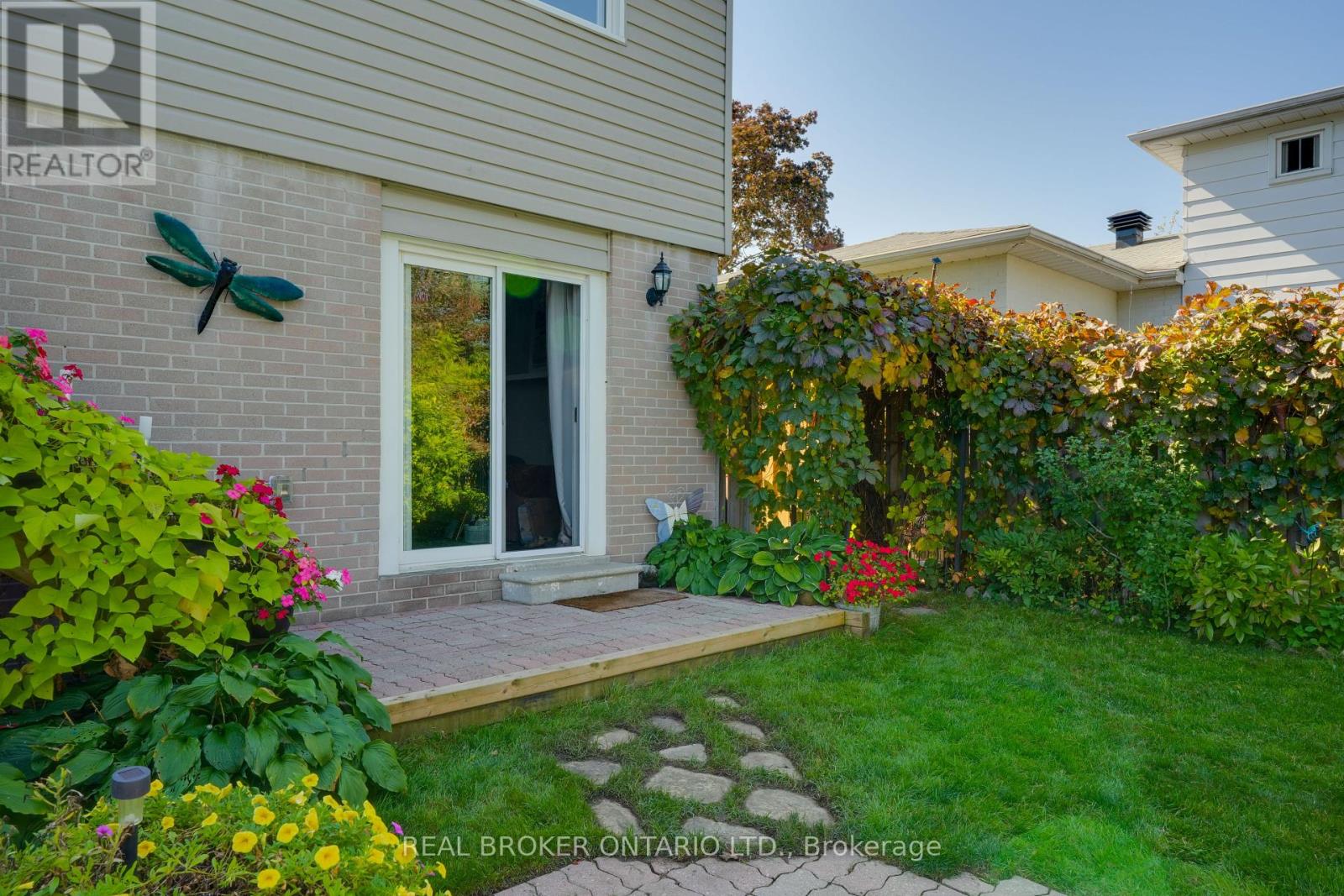 33 Porter Crescent, Barrie, Ontario  L4M 5H8 - Photo 6 - S12461533