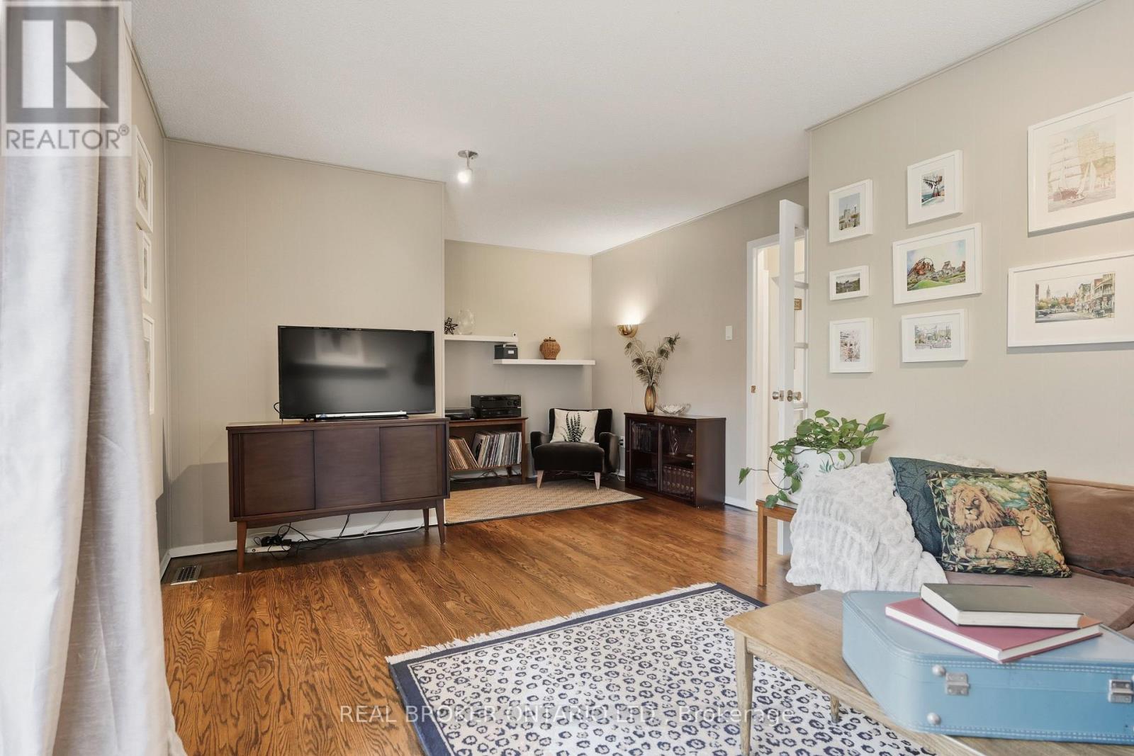 33 Porter Crescent, Barrie, Ontario  L4M 5H8 - Photo 7 - S12461533