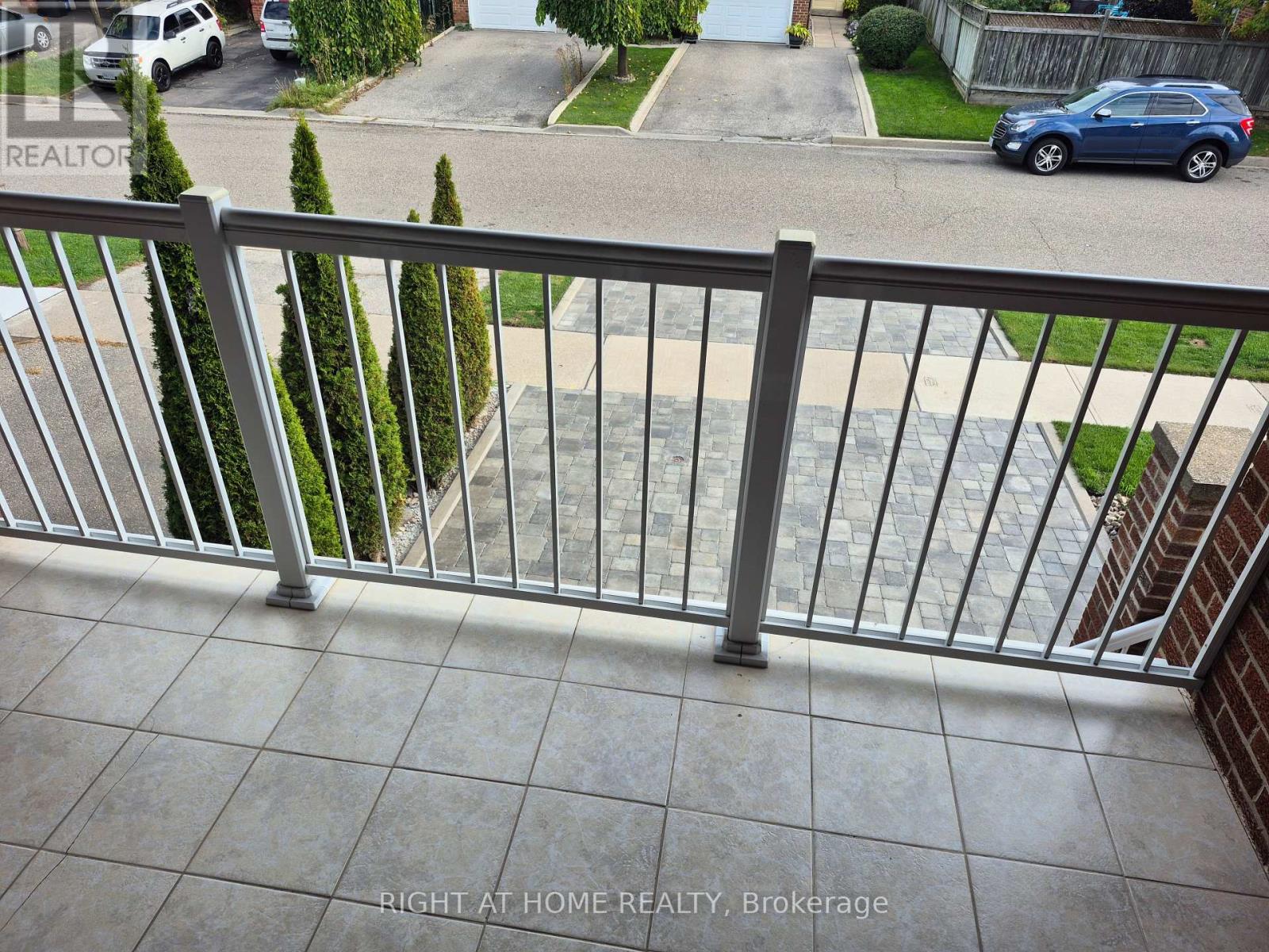 4165 Quaker Hill Drive, Mississauga, Ontario  L5C 3M2 - Photo 12 - W12329090