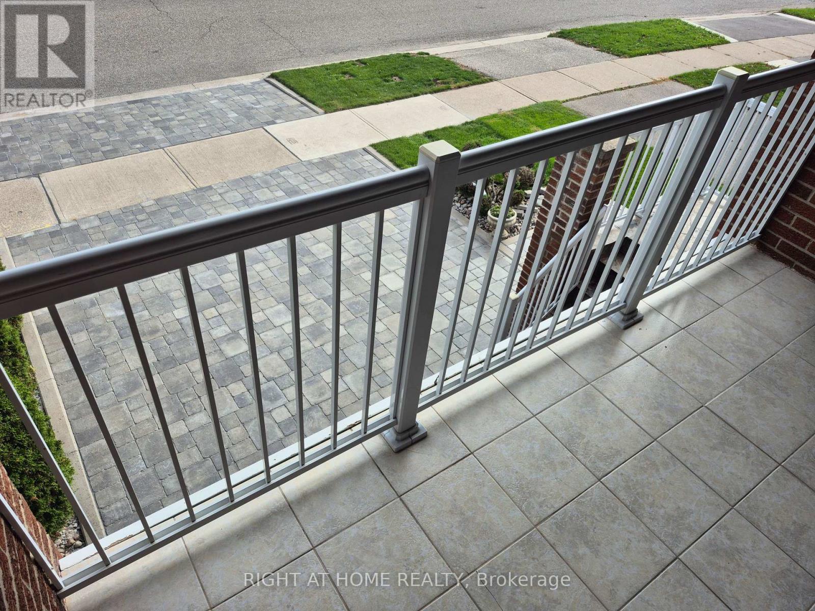 4165 Quaker Hill Drive, Mississauga, Ontario  L5C 3M2 - Photo 13 - W12329090