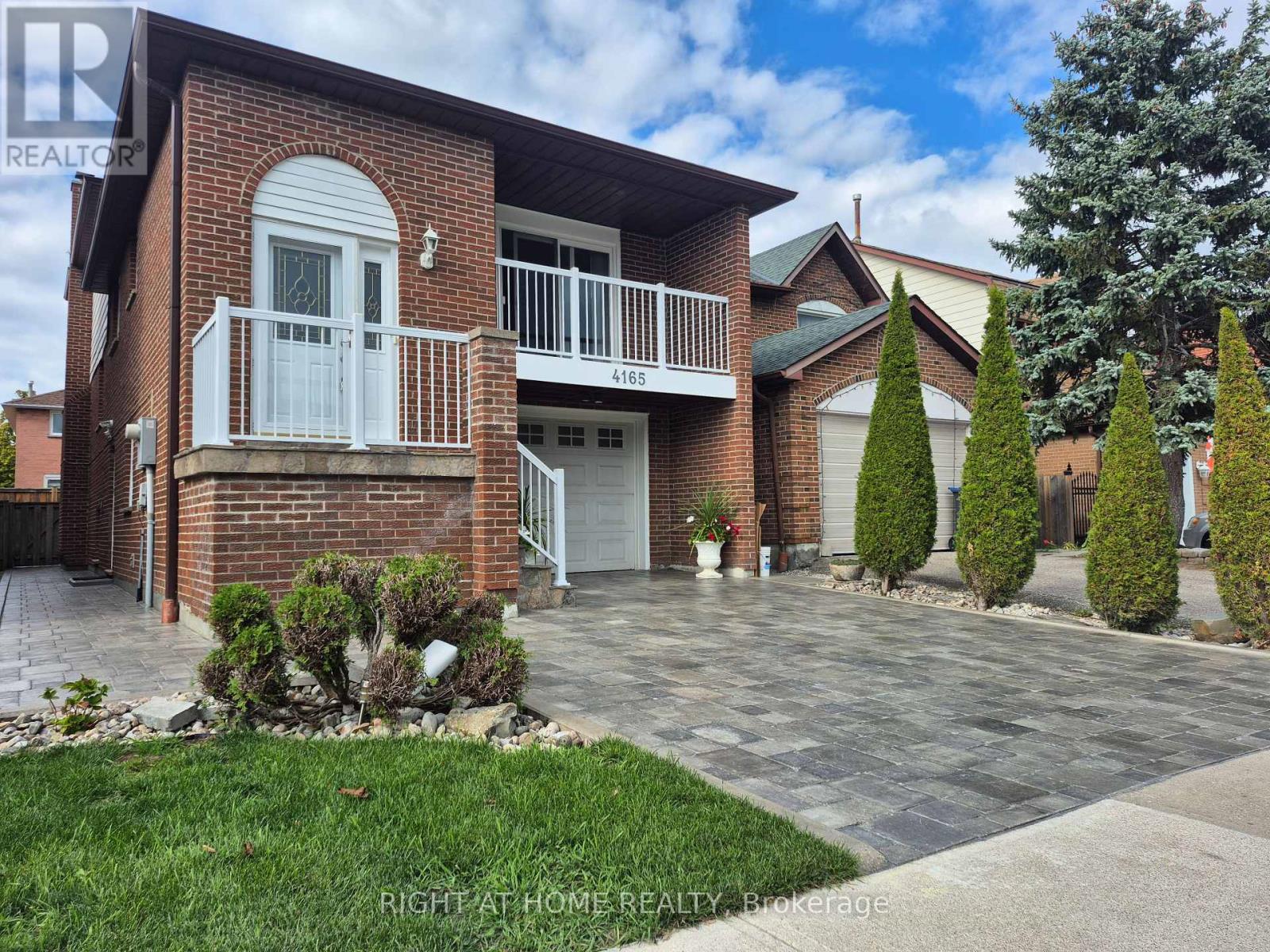 4165 Quaker Hill Drive, Mississauga, Ontario  L5C 3M2 - Photo 2 - W12329090