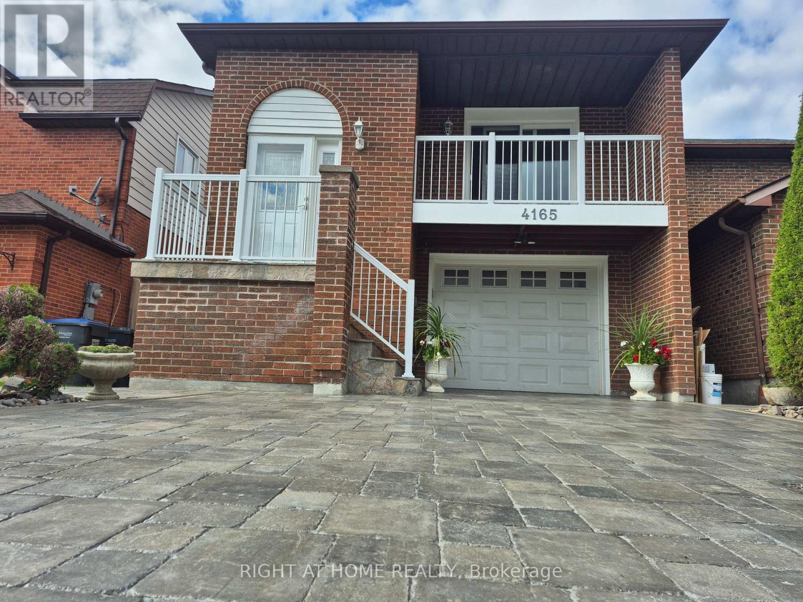 4165 Quaker Hill Drive, Mississauga, Ontario  L5C 3M2 - Photo 3 - W12329090