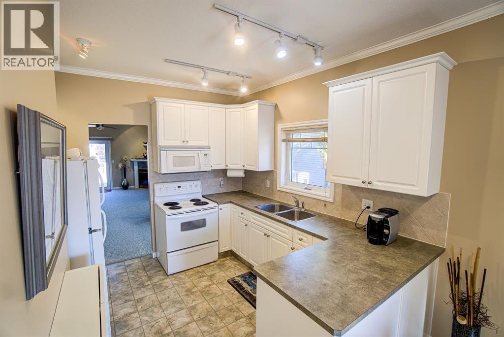22 Skyline Mews, Claresholm, Alberta  T0L 0T0 - Photo 16 - A2264329