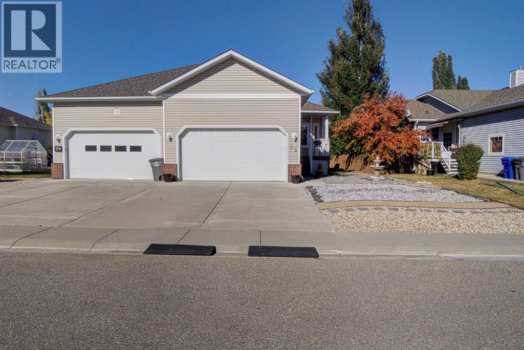 22 Skyline Mews, Claresholm, Alberta  T0L 0T0 - Photo 2 - A2264329